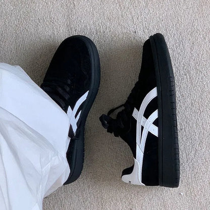 Women's Sneakers | Everyday Tessa Style — product view 3